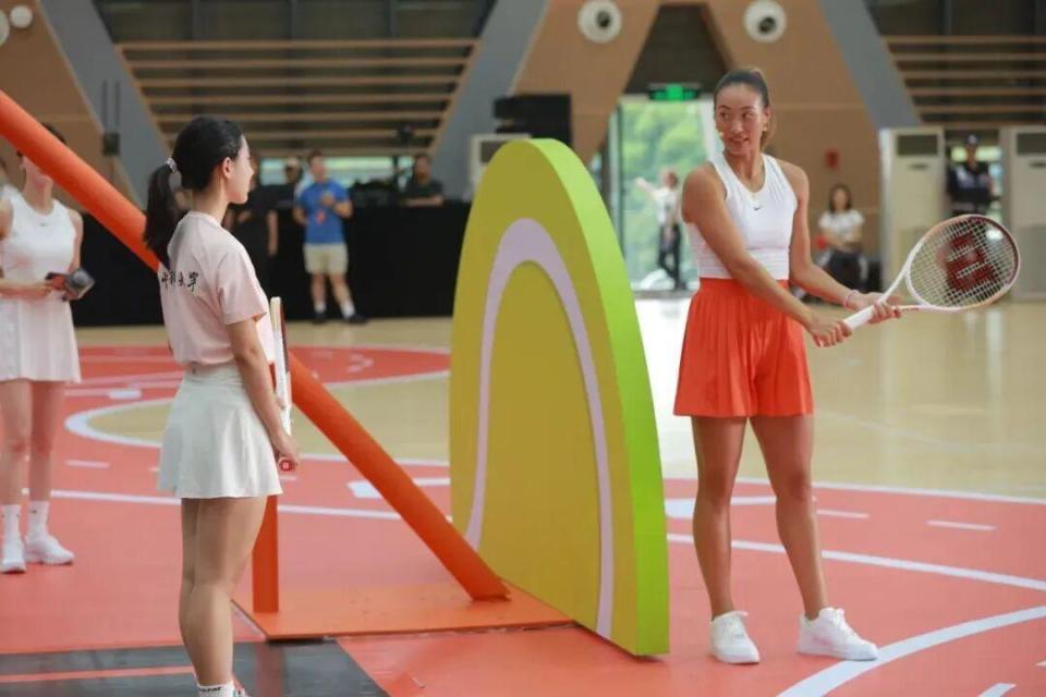 适应想过放, 学院接受捐, 她也曾因不 适应想过放, 学院接受捐, 她也曾因不